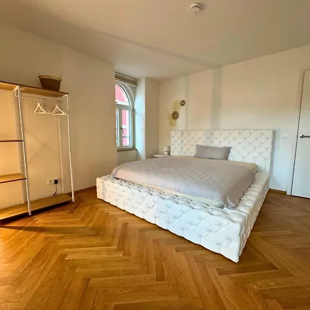 Isaak Loewenbau E1-w07 *